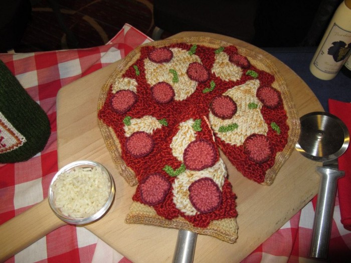 Knitted pizza